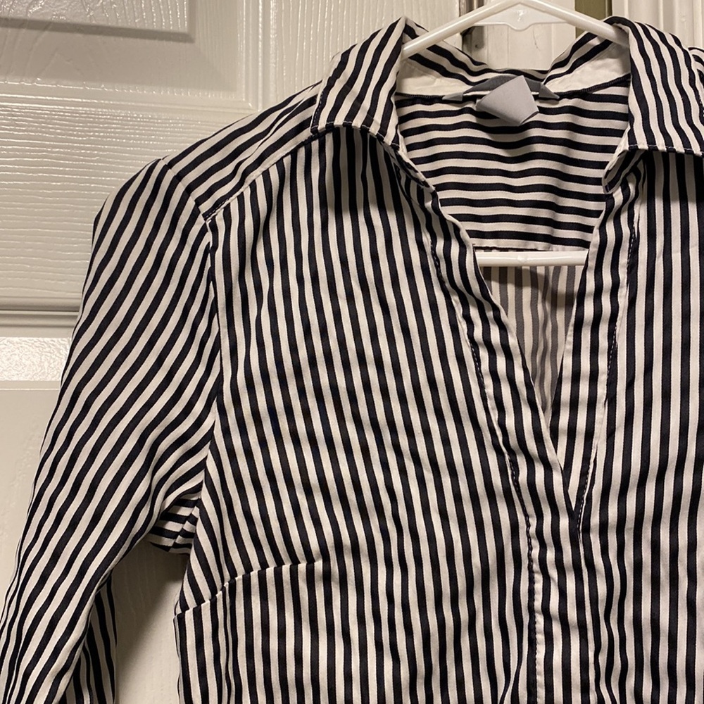 H&M Top - Picture 2 of 6